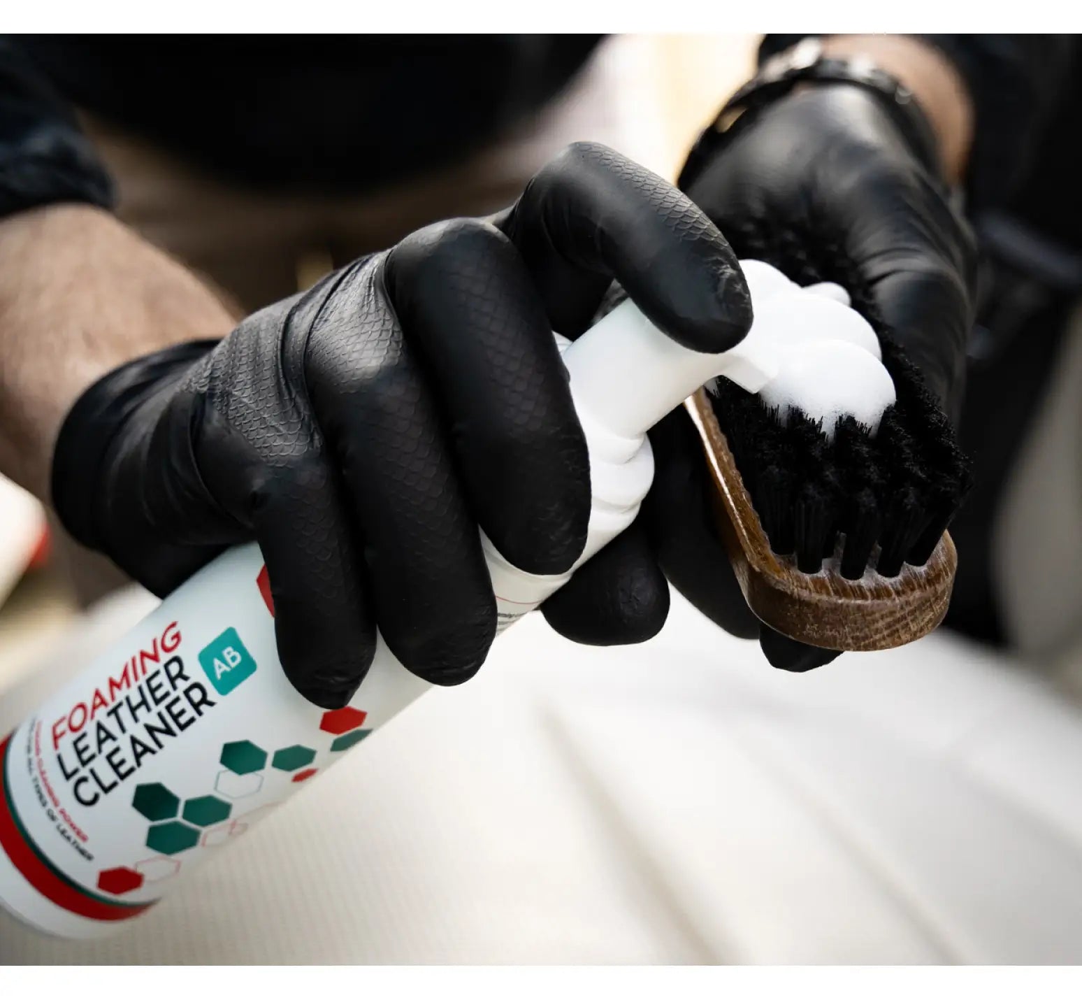 L2 Foaming Leather Cleaner