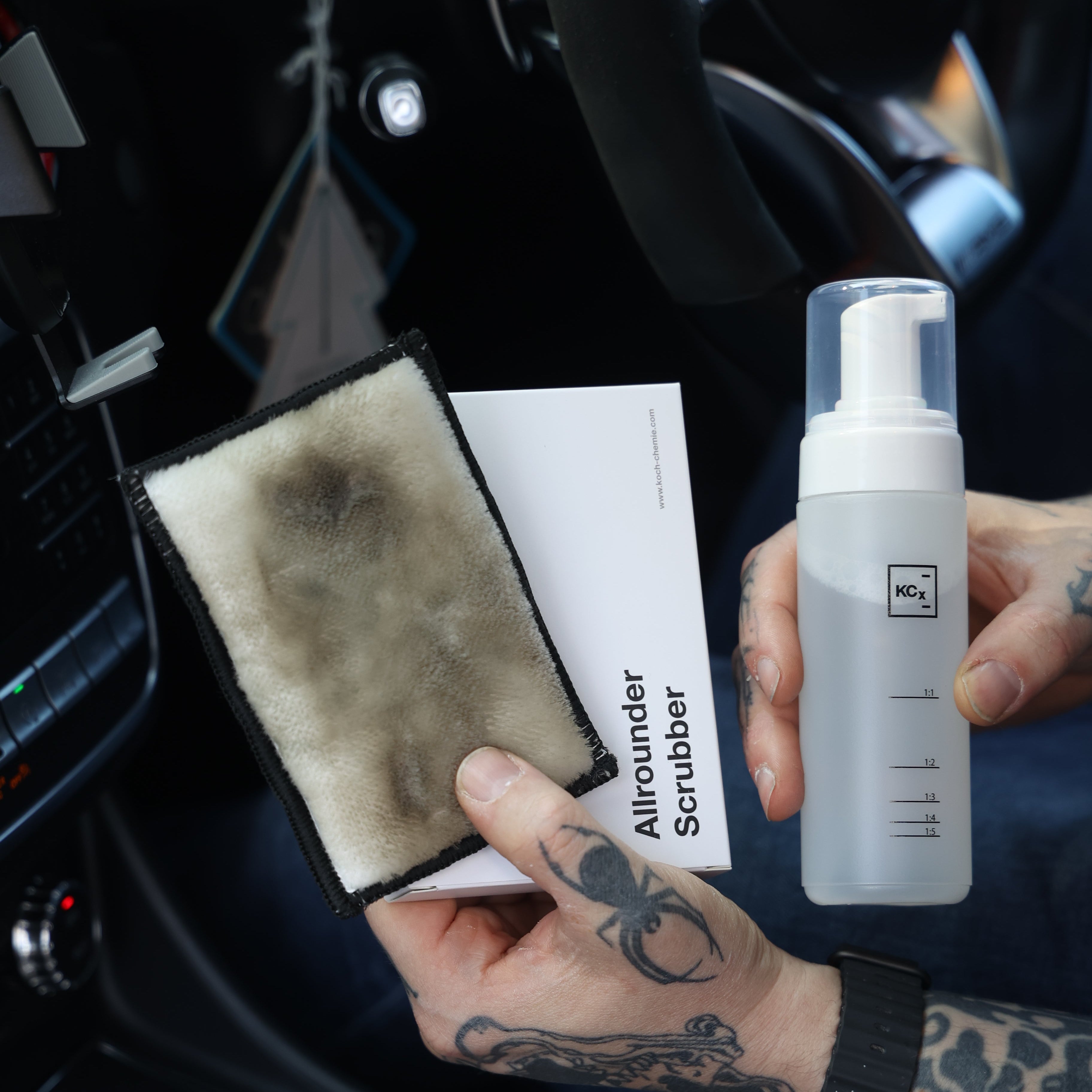 Koch-Chemie Allrounder Scrubber – Interior Cleaning Pad